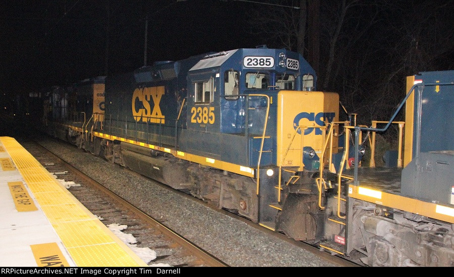 CSX 2385 on Q190